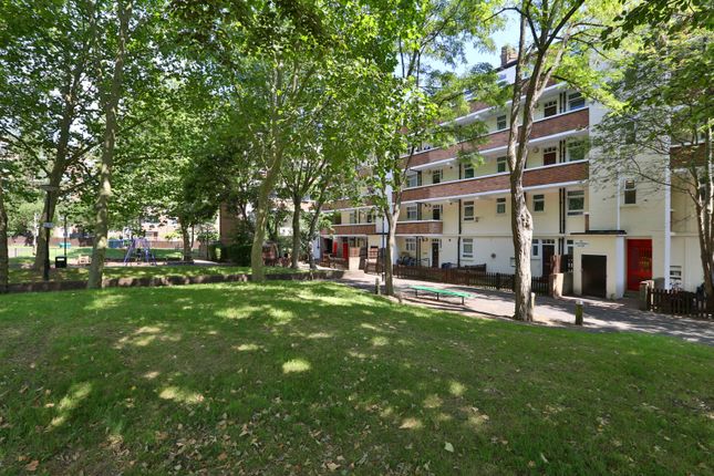 Flat 28 Keir Hardie House, Hazellville Road, London photo 3
