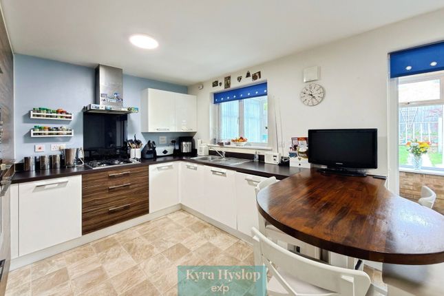 9, Brick Kiln Close, Exeter photo 4