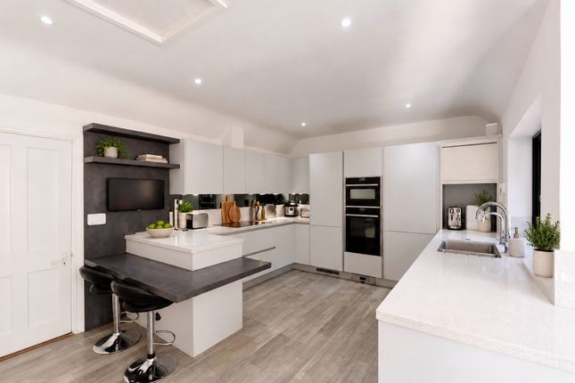 Sandpit Cottage, Weald Road, Brentwood photo 2