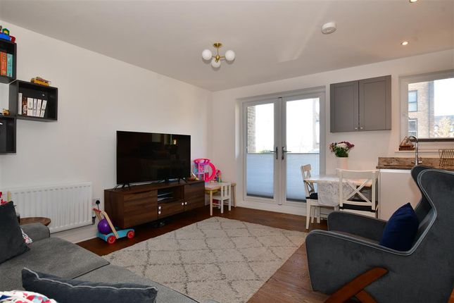 Flat for sale in Knights Templar Way, Strood, Rochester, Kent