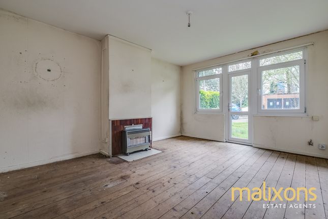 Flat for sale in Upper Tooting Park, London