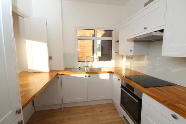 Thumbnail Flat to rent in Chatsworth Road, Mapesbury, London