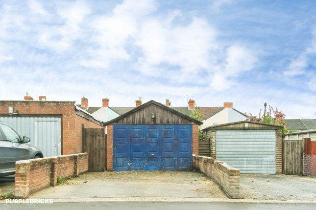 Cricklade Road - Gorse Hill, Swindon photo 4
