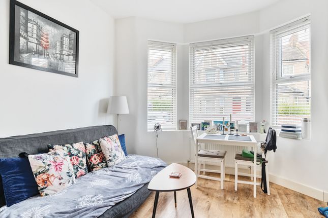 Flat A, 30, Crusoe Road, Mitcham photo 2