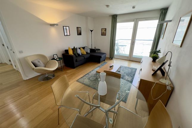 Apartment 504, Lumiere Building, 38 City Road East, Manchester photo 3