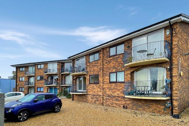 Thumbnail Flat to rent in Terminus Road, Cowes