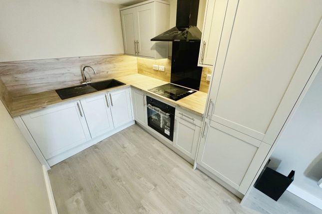 Flat 12, 32-38, Piccadilly, Staffordshire photo 2