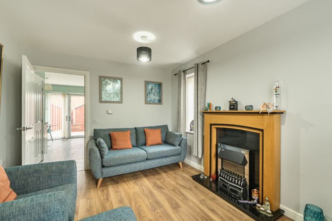 48, Surbiton Close, Hull HU8 0TF, Hull photo 3