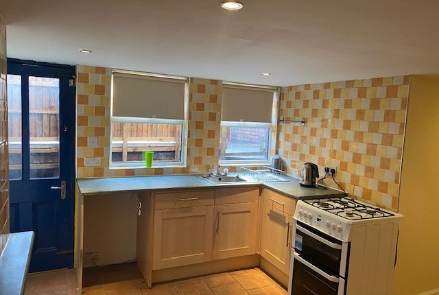 35, Longroyd Avenue Beeston Leeds photo 2
