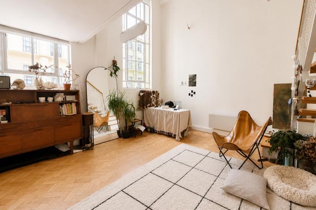 Flat 208, London photo 4