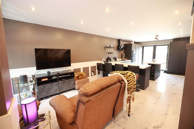 28, Taw Close, Birmingham photo 2