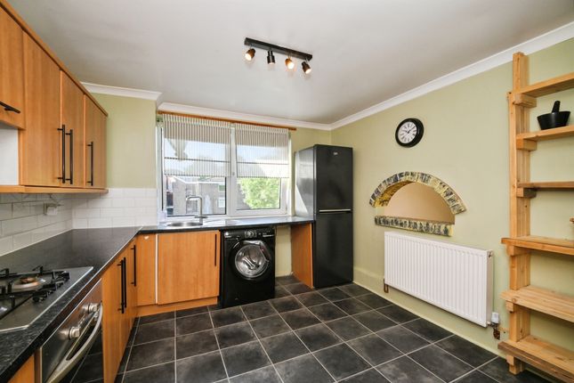 43, Willowfield, HARLOW photo 3