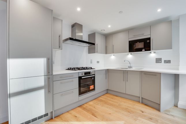 Apartment 4, Meridian Point, London photo 2