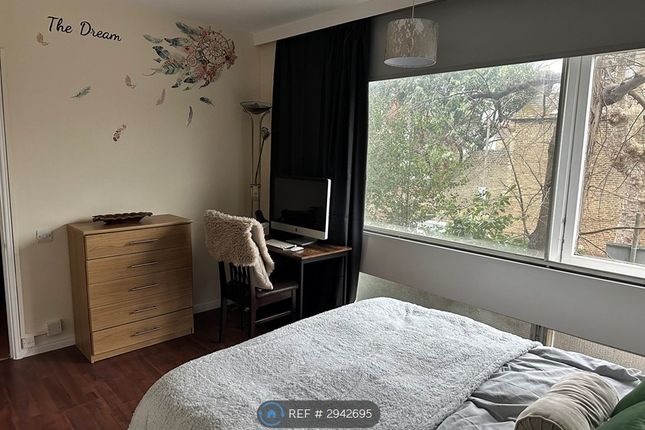 Flat, Upper Richmond Road, London photo 5