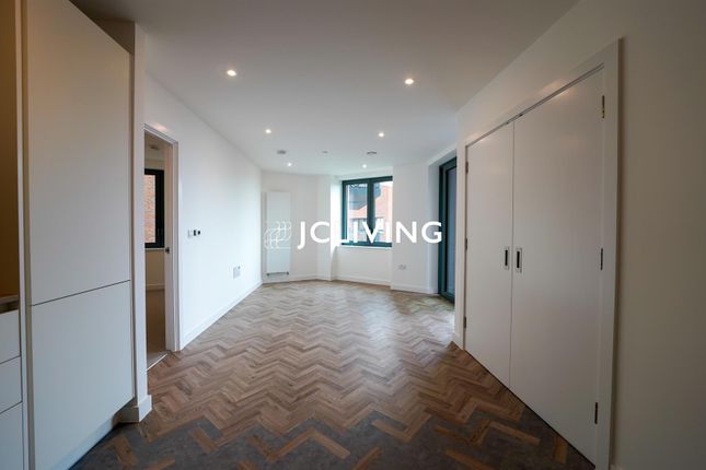 Flat 507, 20 River Apartments, Gillender Street, London photo 4