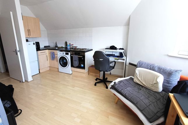 Flat 6, 30, Station Road West, Kent photo 2