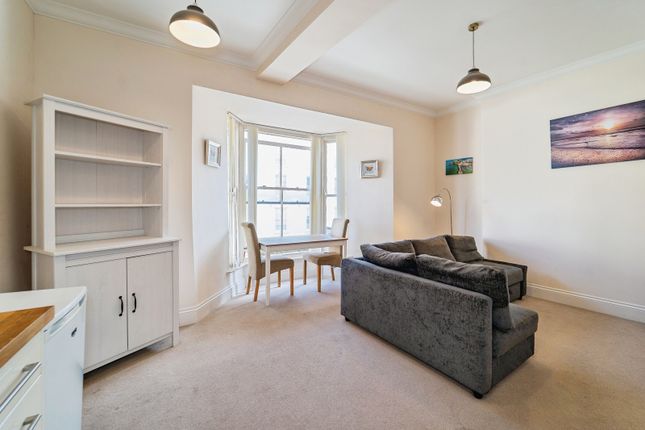 Flat 2, 21, The Norton, Pembrokeshire photo 4
