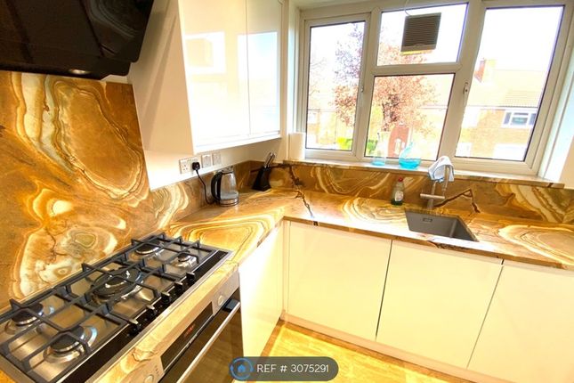 Flat, Norman House Wyvil Road, London photo 4
