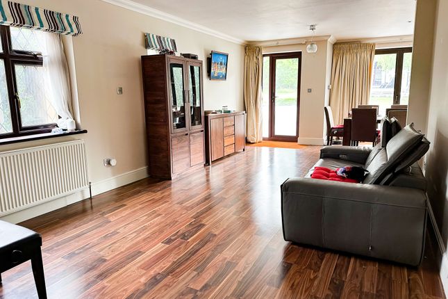 Heath Drive, Potters Bar photo 2