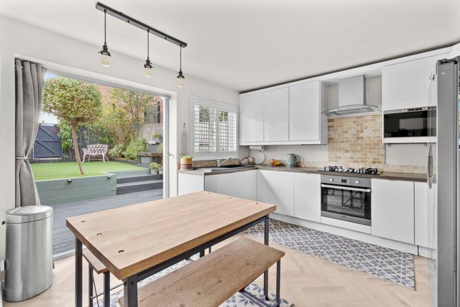 3 George Close, Marlow photo 4