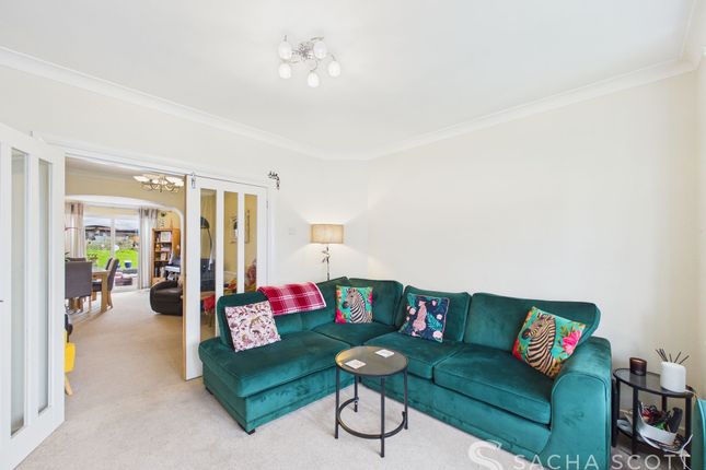 28 Timbercroft, Epsom photo 3