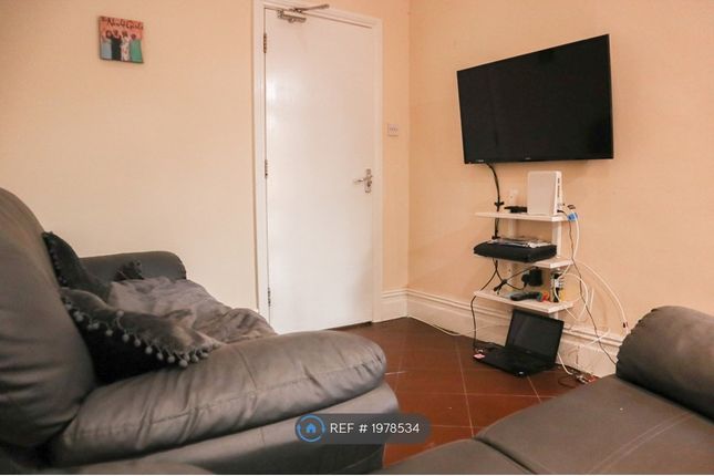 Terraced house to rent in Victoria Park Road, Leicester