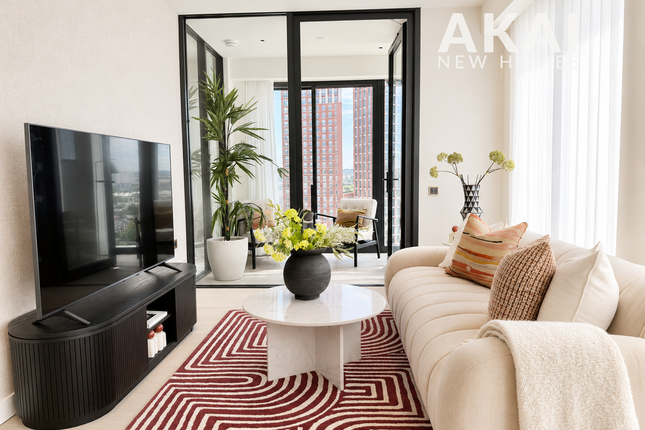 1-bed flat on Nine Elms Lane, London, £5,135/mo