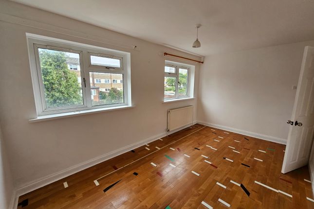 22 Broomcroft Avenue, Yeading photo 5