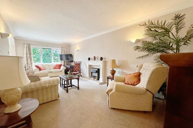 17 Woburn Court, Stockport photo 2