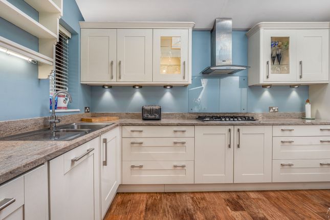 17 Ashgrove Court, Oakwood, Derbyshire photo 4