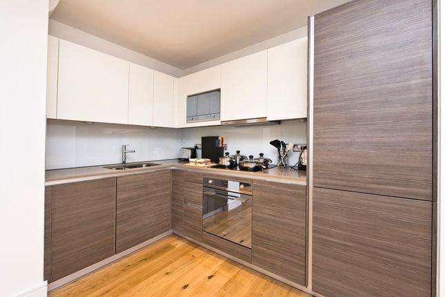 Flat 208, 139, Clapham Road, London photo 4
