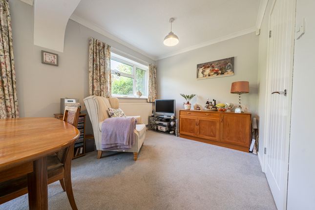 29 Pine Tree Avenue, Leicester photo 4