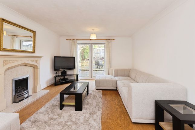 7, Weavers Court, SOWERBY BRIDGE photo 4
