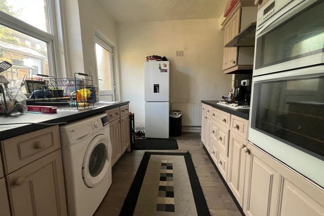 125, Woolley Lane, Hyde photo 3