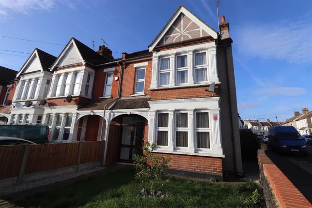 Thumbnail Terraced house to rent in Belle Vue Avenue, Southend-On-Sea