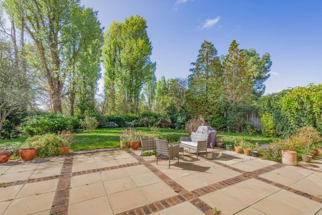 3, Potters Heights Close, Pinner photo 2