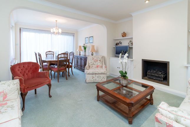 31 Glebe Road, Stanmore photo 2