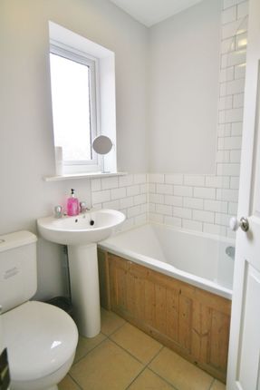 Room 1, 13, Serlo Road, Gloucester photo 5