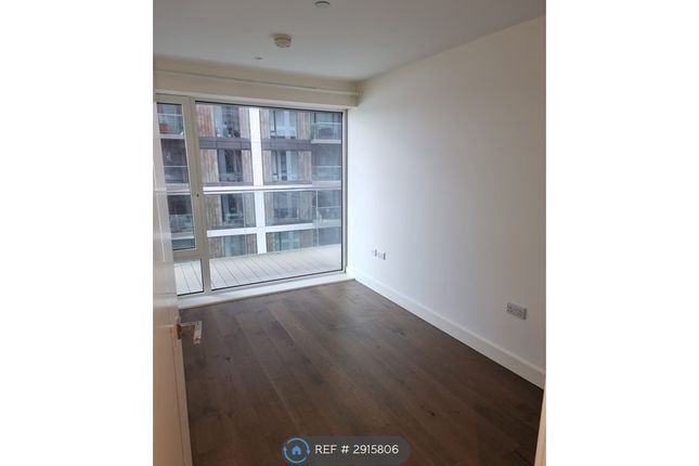 Flat, Norton House Duke Of Wellington Avenue, London photo 4
