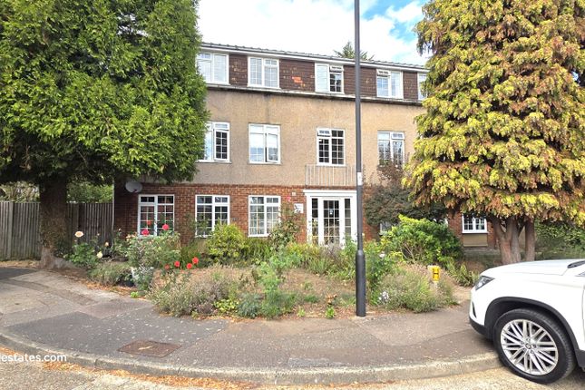 Studio flat on 12, Canford Close, ENFIELD, £330,000