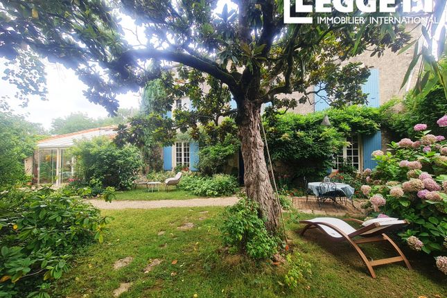 Villa for sale in Nanteuil, Deux-Sèvres, Nouvelle-Aquitaine