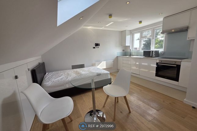 Swan Way, Enfield photo 3