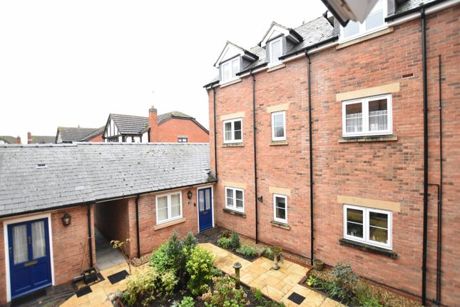 Flat for sale in Coopers Lane, Evesham, Worcestershire