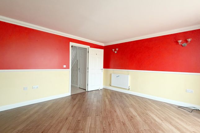 11, Wingfield Court, Banstead photo 3