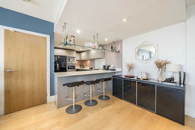 Flat 48, Ensign House, Juniper Drive, London photo 4