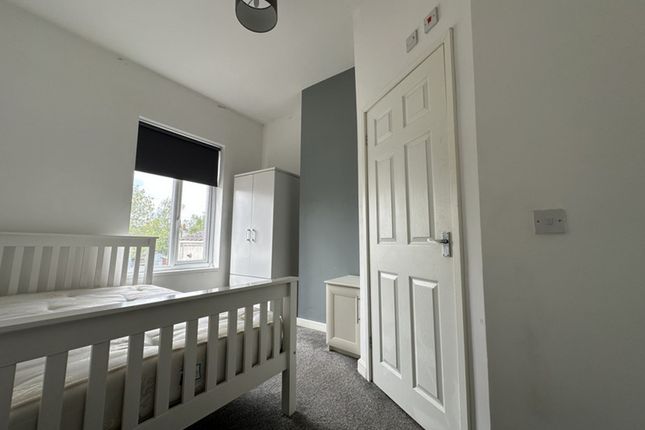 Room 4, 56 St Georges Road, Hull photo 2