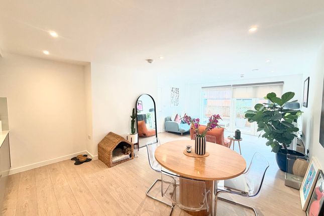 Flat 3, London photo 5