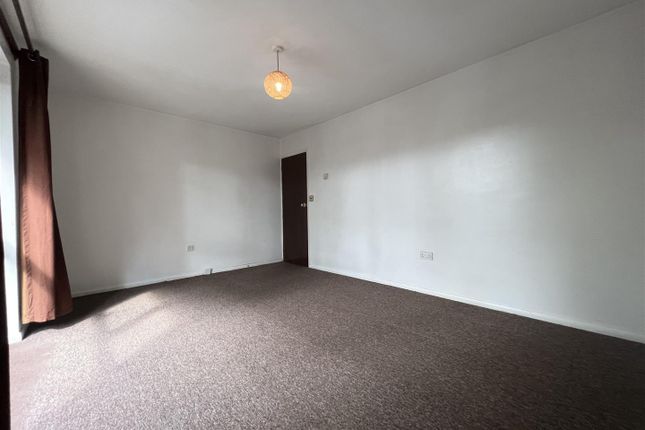3 Lambourne Court, St. Johns Close, Uxbridge photo 3