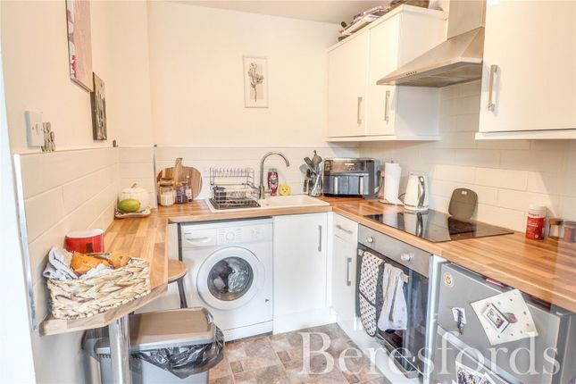 Flat 5,, Hamilton Court, Witham photo 5