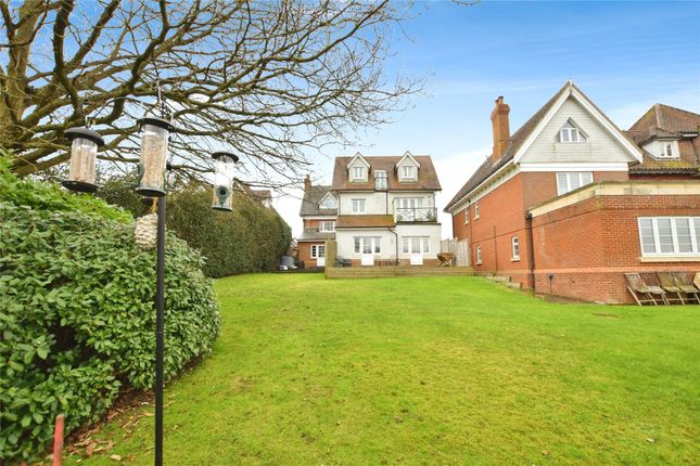 2-bed flat on 71, Braiswick, Essex, £220,000